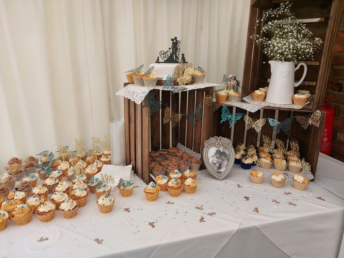 PemsCakes's tweet photo. Wedding cupcakes at Peel hey hotel https://t.co/LGm9fpo14g