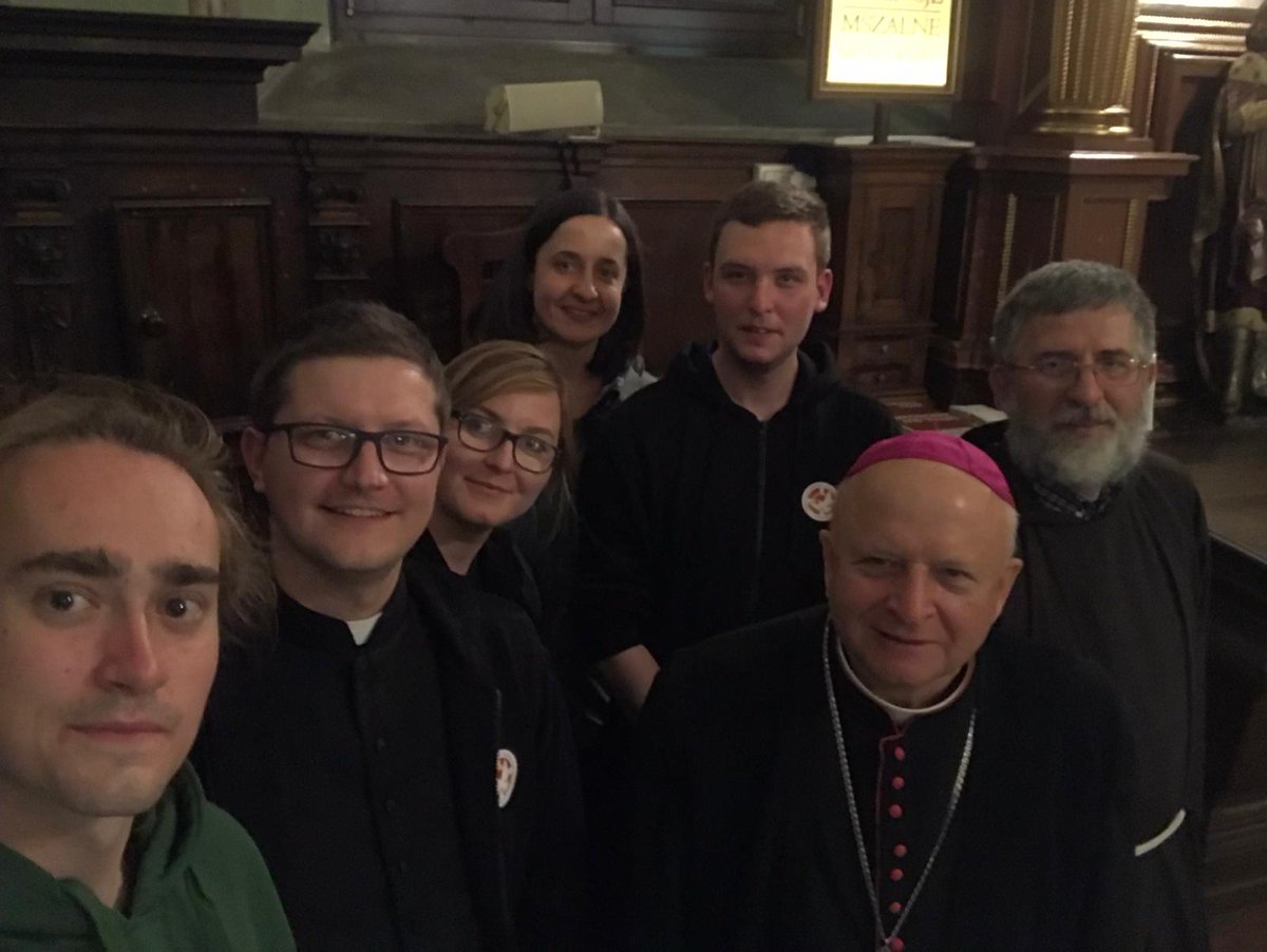 ParafiaTatary's tweet photo. Apelowa Modlitwa za @SynodLublin i @OdnowaOfficial wraz z bp Józefem Wróblem @ArchLubelska .
Rozważania poprowadził ks.@ArturPotrapeluk przewodniczący @OdnowaOfficial 🔥🔥🔥 https://t.co/9yH5zMWvgb