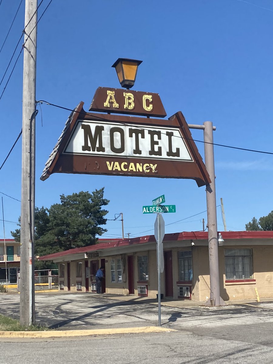 Driving towards Lake Michigan on Michigan City's Franklin St yesterday, I came across this great sign for the ABC motel. For the next hour, I took photos of some of the buildings on or near that street. [Thread]