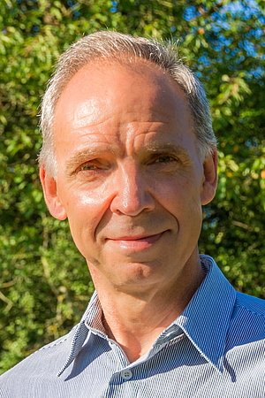 OedpThueringen's tweet photo. TEIL4: Morgen #ödpwählen - hier die Vorstellung unserer Direktkandidaten in #Thüringen:
#StefanSchellenberg für den #WK196
#Suhl – #Schmalkalden-#Meiningen – #Hildburghausen – #Sonneberg
Umweltfreundliche, erneuerbare Energie - jetzt.
https://t.co/DswtOwrvqB
#dasgutegewinnt https://t.co/W605E9nA40