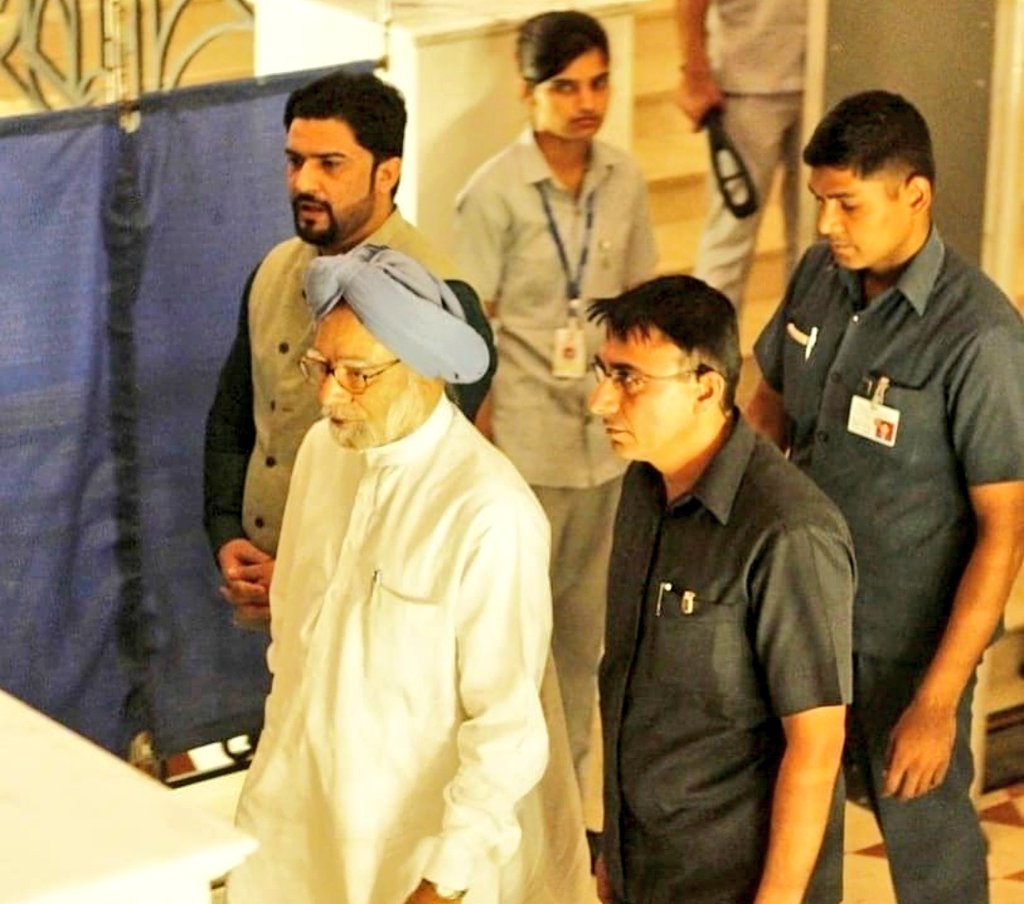 SalmanNizami_'s tweet photo. Happy Birthday to Dr  #ManmohanSingh Ji. He has been one of the best PM India ever had. Doctor sahib's 10 yrs rank as 'Golden Years' in the history of India. Wish him good health, peace &amp; happiness in life! #HappyBirthdayDrMMS https://t.co/GqsGdimXeF