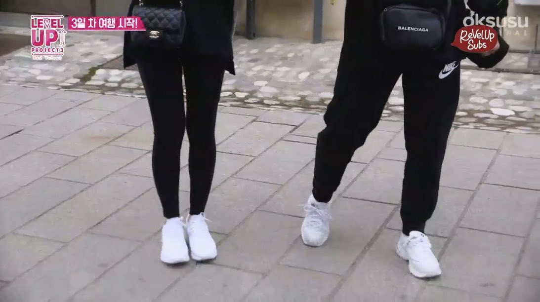 jiminiesneck's tweet photo. i love seulgi and irene wearing couple outfits or dressing similar without planning it https://t.co/ilIJu7WqmQ