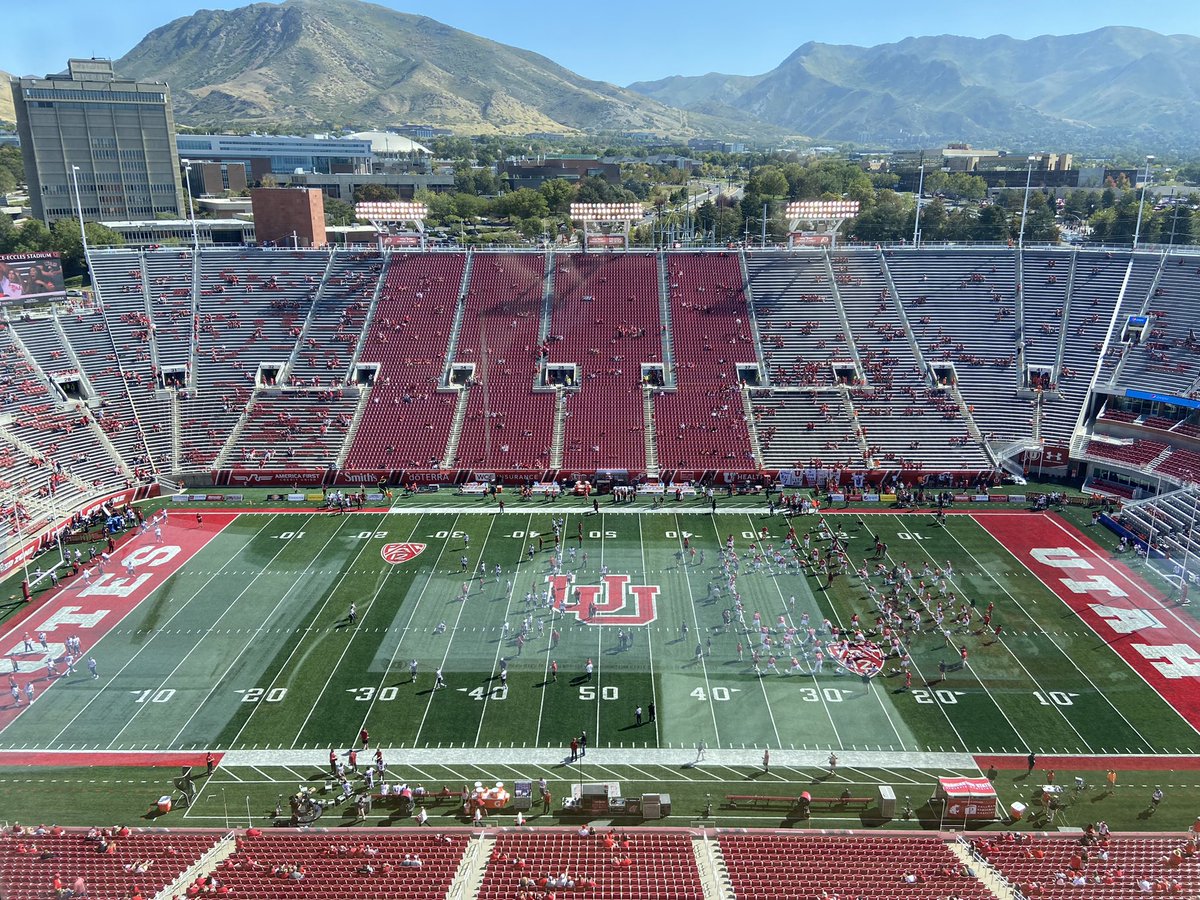 ChrisOnSports's tweet photo. 🏈⚾️🏀⚽️🏒 (1 of 2) Unprecedented sports weekend for Seattle fans. Some games bigger than others. Some teams more popular than others. All games meaningful in their own way.

In chronological order, today:
🏈11:30 am WSU at Utah
⚾️6:07 pm Mariners at Angels 
🏈6:30 pm UW at Cal https://t.co/js1VCNN4dK