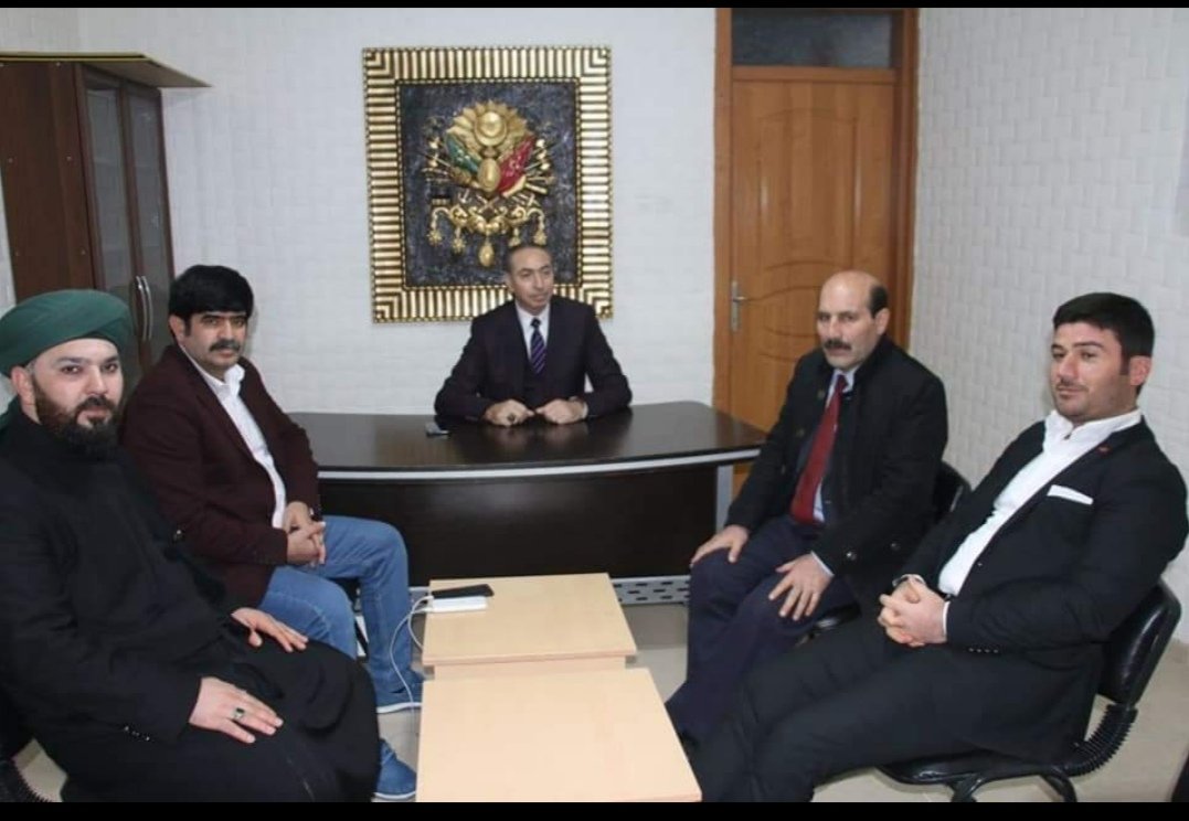 Biz kimseyi yarı yolda bırakmadık.herkes menfaatinin bittiği durakta indi...?
Yüreği güzel insanlara selam olsun.