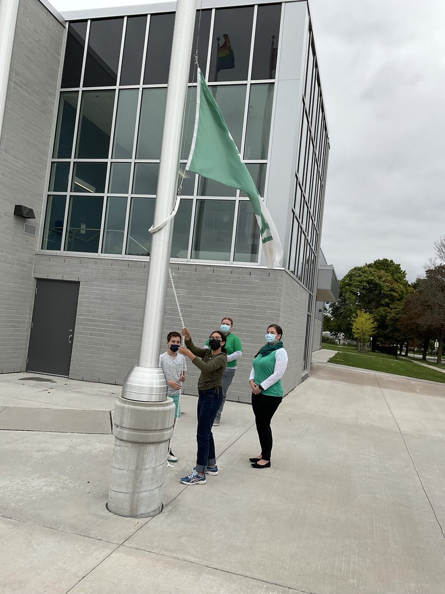 La levée du drapeau #viamonde