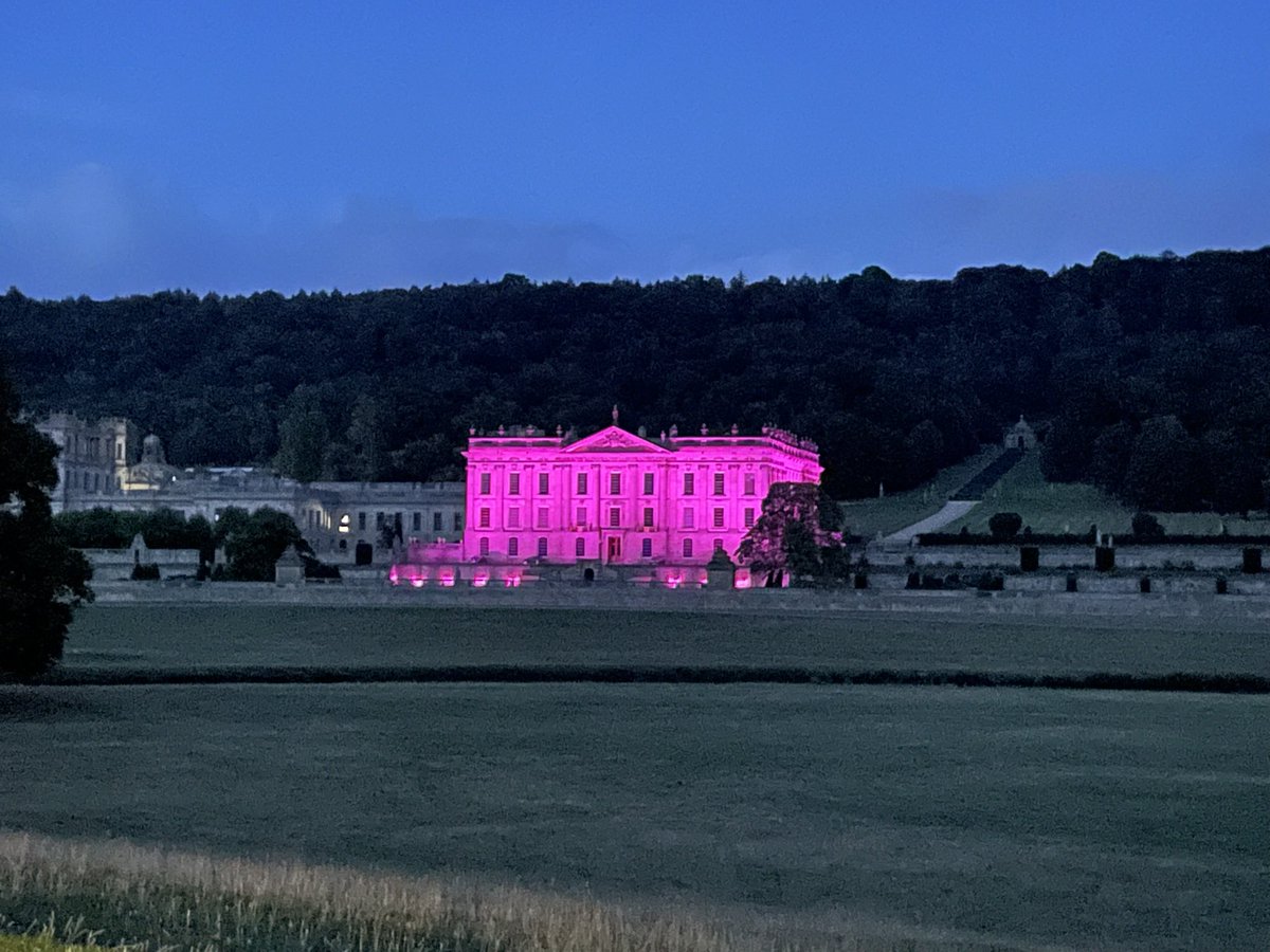 What a way to finish the week. So grateful to @ChatsworthHouse for agreeing to light up the house in support of organ donation week. It looks fantastic 💗💗 #OrganDonationWeek2021 #chatsworthhouse