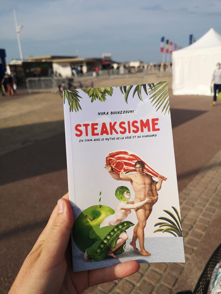 Depuis le temps que j'en entend parler ! À mon tour de dévorer #steaksisme de <a href="/norabz/">nora bouazzouni</a>. Ultra fan de la couverture 🤩