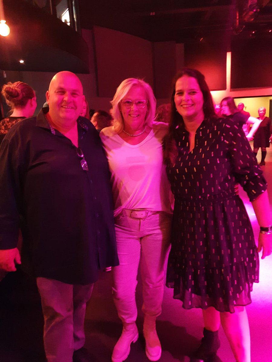 LLBWestBetuwe's tweet photo. Vandaag is de fractie van LLB aanwezig bij de grande (her) opening van club #Rodenburg in #Beesd | Wij willen het team van @clubrodenburg heel veel succes toewensen en alle bezoekers veel plezier bij de aankomende events! ๐๐ฅ๐ถ #Westbetuwe #Clubrodenburg https://t.co/K26msYiQaM