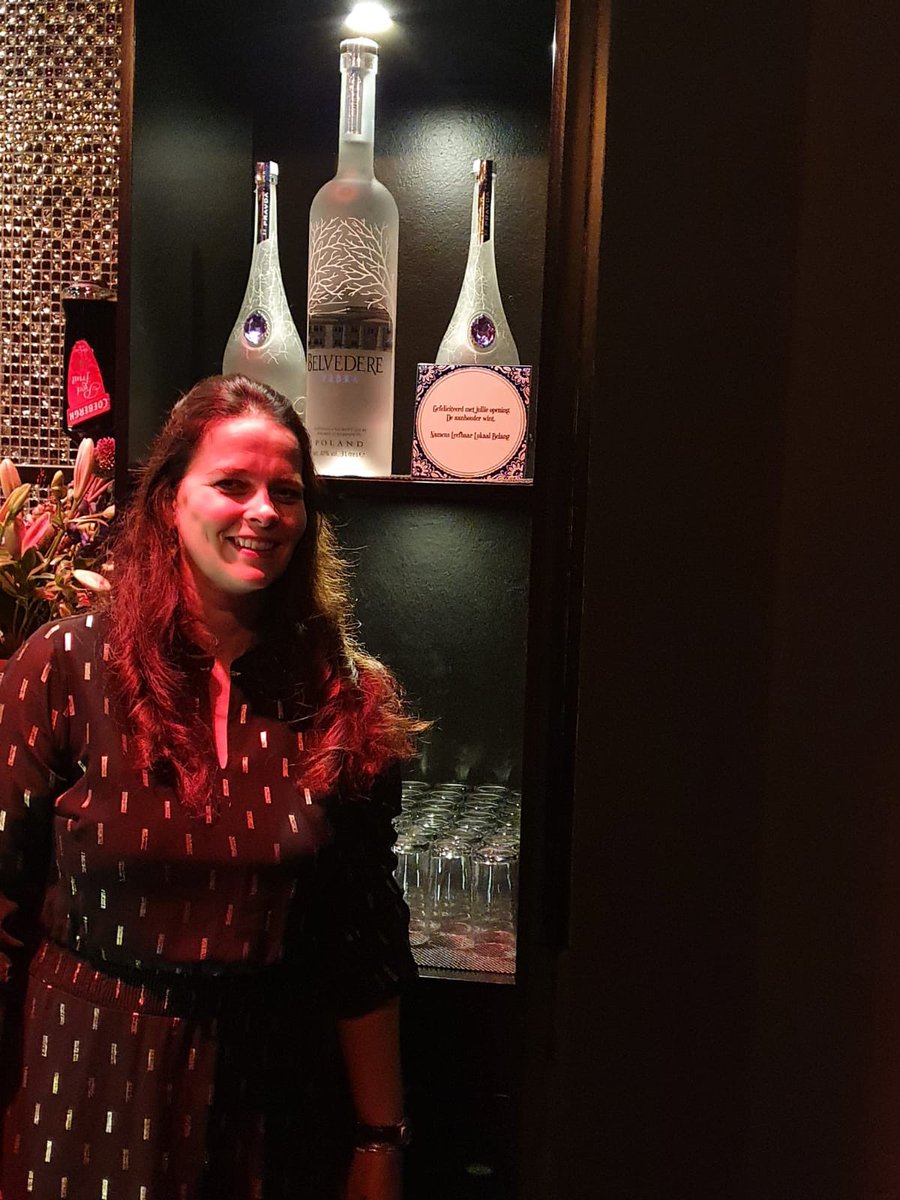 LLBWestBetuwe's tweet photo. Vandaag is de fractie van LLB aanwezig bij de grande (her) opening van club #Rodenburg in #Beesd | Wij willen het team van @clubrodenburg heel veel succes toewensen en alle bezoekers veel plezier bij de aankomende events! ๐๐ฅ๐ถ #Westbetuwe #Clubrodenburg https://t.co/K26msYiQaM