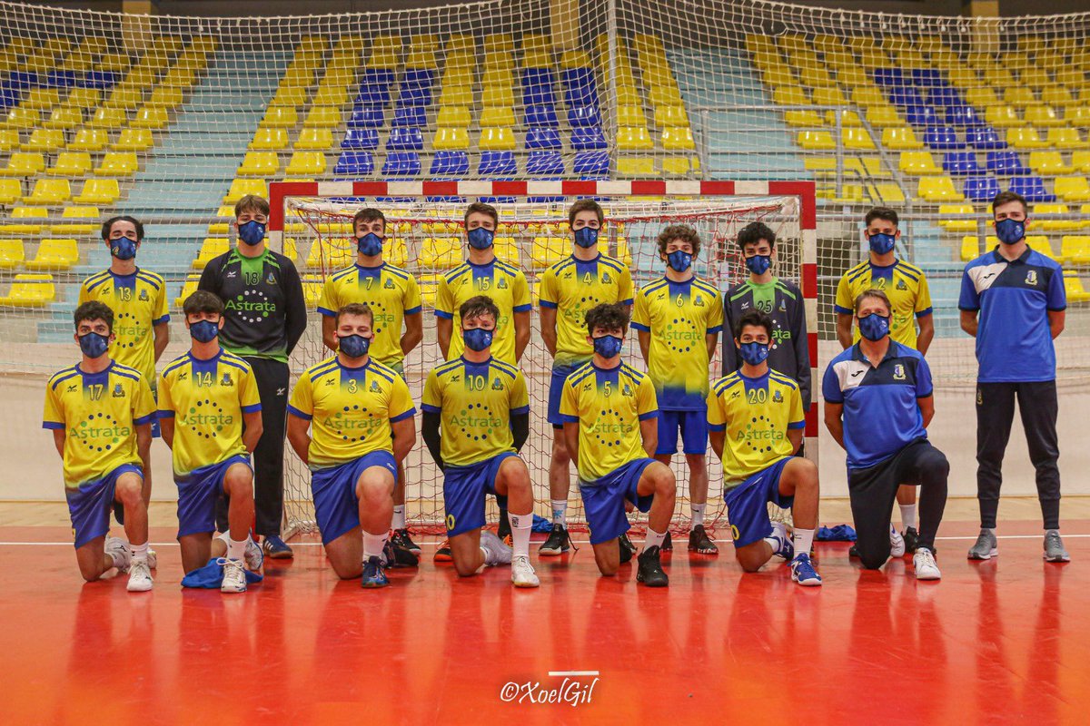 BALONMAN_TUI's tweet photo. 🏁FINAL🏁
BM TUI 40-35 BM PORRIÑO 
❗️O xuvenil masculino logra o pase a SEMIFINAIS da copa Galicia 
🤾🏼‍♂️Xuvenil Masculino 
🆚 @BmPorrino 
📍Pavillón novo de Tui 
⏰ 20:30 h
🏆 Cuartos de Final, Copa Galicia 
.
📸 @xoelgil https://t.co/Fx5knMtAnh
