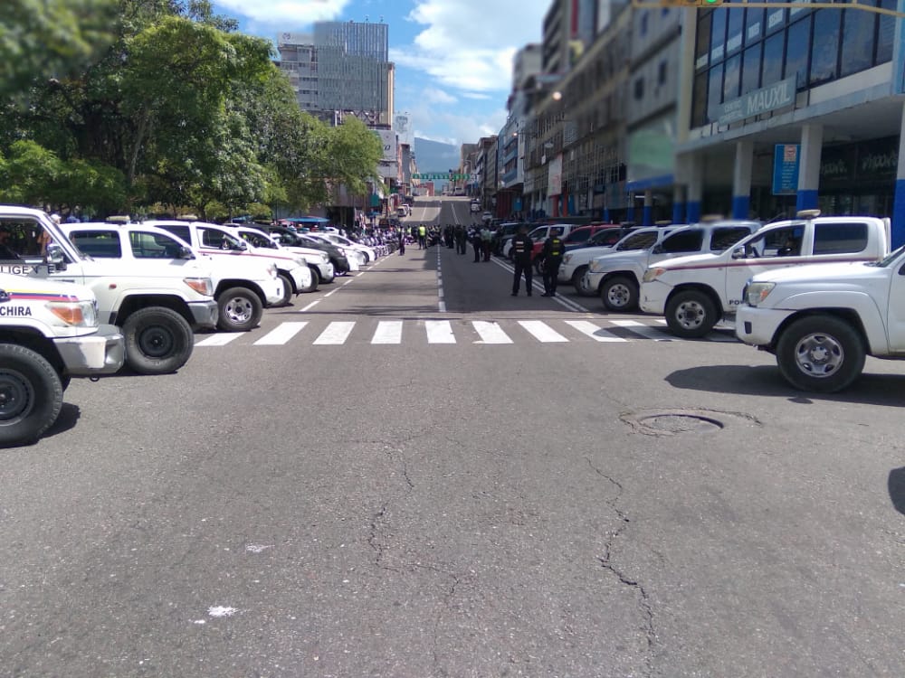 #SEP Despliegue de las unidades Motorizadas en el marco de la Gran Misión Cuadrantes de Paz en la 7ma Avenida de San Cristóbal.

#ZoedanTáchira