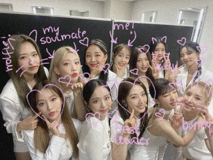it's 2034 and you found loona's group photo signed by chuu