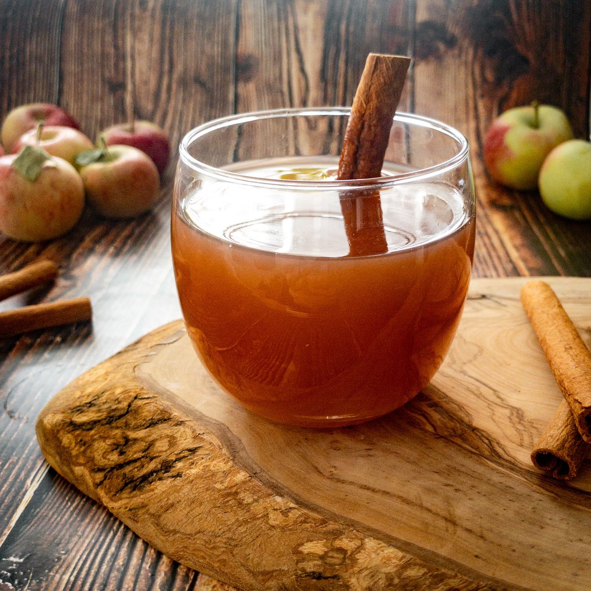 PypersKitchen's tweet photo. InstantPot Apple Cider. 
Bring me all your apple ideas… before I get a concussion from the apple bombs falling off the tree in my backyard!!

https://t.co/EEUB5wGKvP
#fall #food #recipe #foodie https://t.co/LLTuk3xvIv