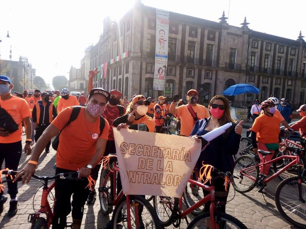 Javier_Vargas_Z's tweet photo. #FelizSábado 
Como un mensaje de unión y concientización para la erradicación de la violencia contra niñas, adolescentes y mujeres, participamos este #DíaNaranja 🟠, en la #RodadaNaranja 🚲organizada por la @SeMujerEdomex. #ContraloríaPresente✅ https://t.co/6Ls3Jy7MXF