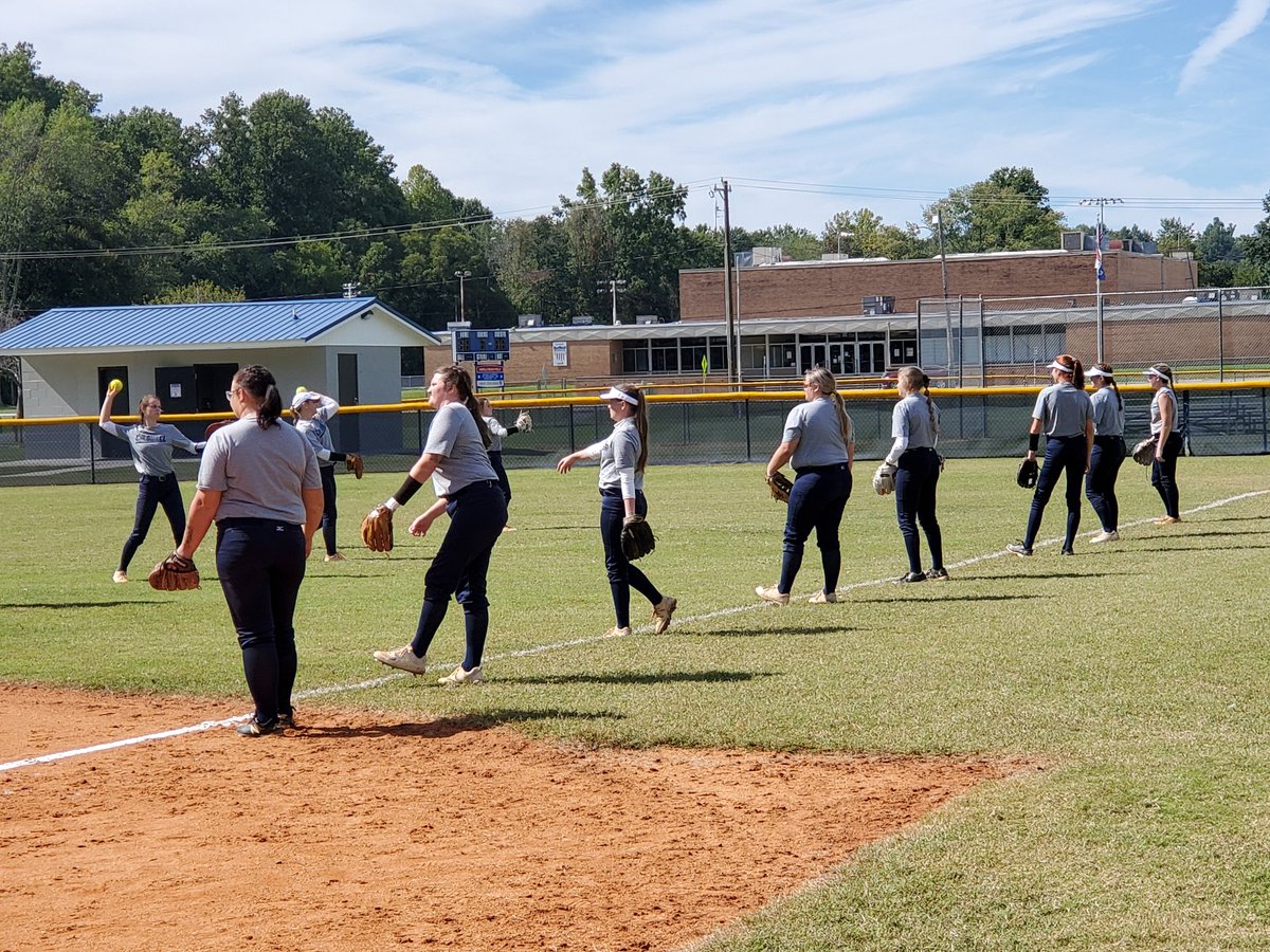 CaldwellCobras's tweet photo. Fall softball...Cobras getting some good work in today! #CobraNation @caldwell_cobras https://t.co/iyJLsDIbPo