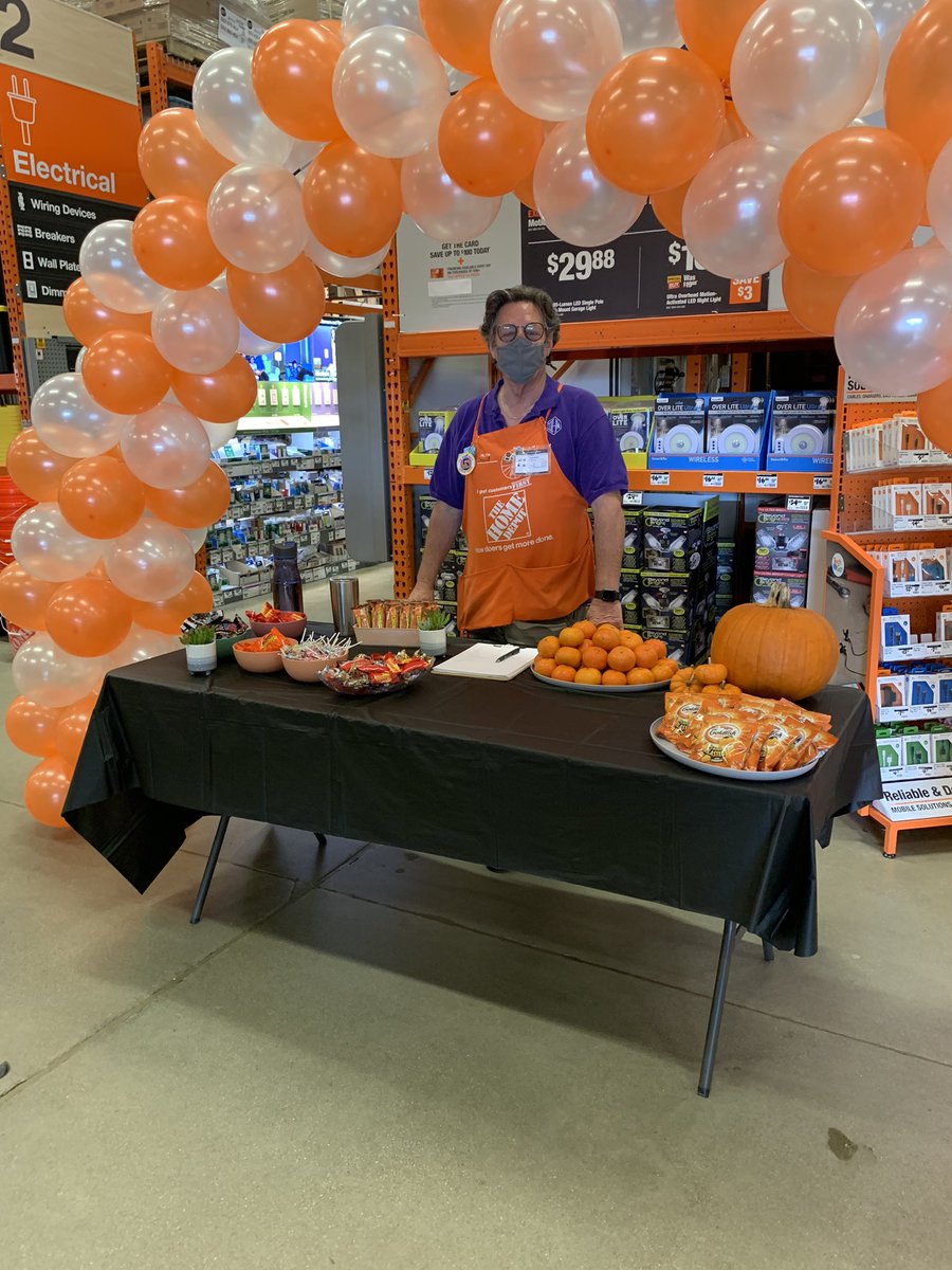 Talking installed windows, and all HD Services today.  Proud of the support and energy that #2305 brings.  @tala_alasad95 <a href="/HDISTonyMancini/">Tony Mancini</a> <a href="/JoeTanner_HDE/">Joe Tanner</a> <a href="/TSoltysik/">Teresa Soltysik</a> <a href="/EldredPeterson/">Pete Peterson</a> <a href="/jaybisping/">Jay</a>