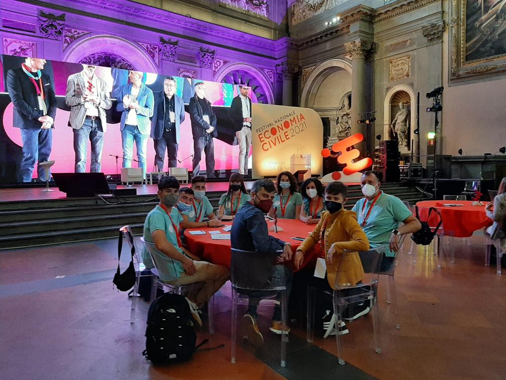 Wazo_Coop's tweet photo. Estupendo primer día en el @fnecfestival Por la tarde pudimos escuchar 5 propuestas de #EconomiaSocial realizadas por Jóvenes de 5 centros europeos finalistas del proyecto #ScoopConss Está tarde el jurado presidido por nuestra presidenta @martalmcomposer nos desvelará la ganadora https://t.co/bRbRGp55xN
