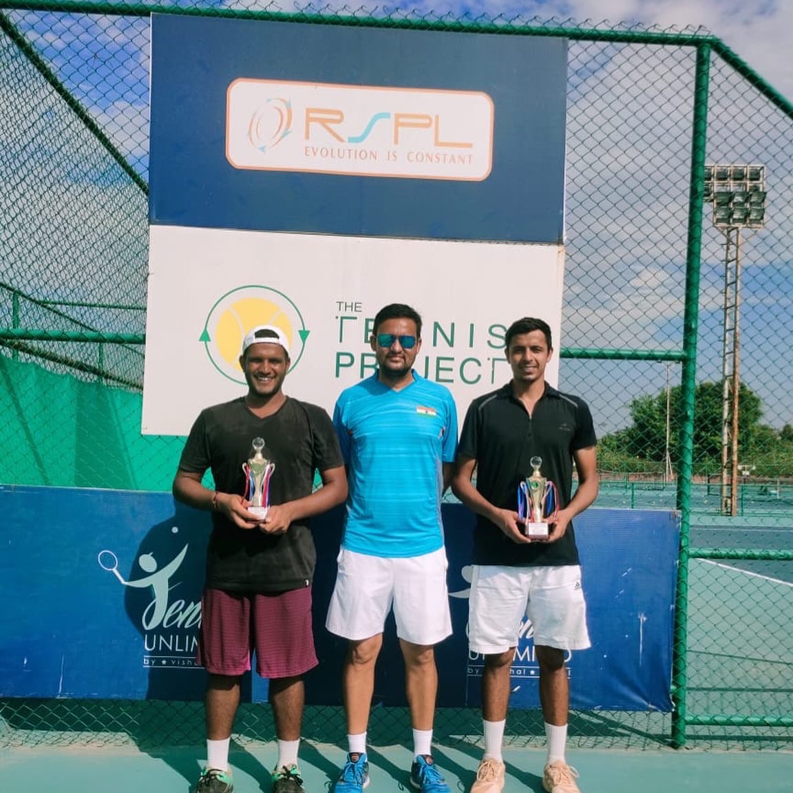 bigvish10's tweet photo. The Tennis Project AITA Menβs 1L Tennis Tournament
Menβs Singles Winner - VM Ranjeet
Runners Up - Chinmay Dev Chauhan
Doubles Winner - Parikshit Somani/Jagmeet Singh
Runners Up - Amit Bzad/ Mohit Bhardwaj
#thetennisproject #gurgaon #haryana #india #tennis #competition https://t.co/TJD5G2posL