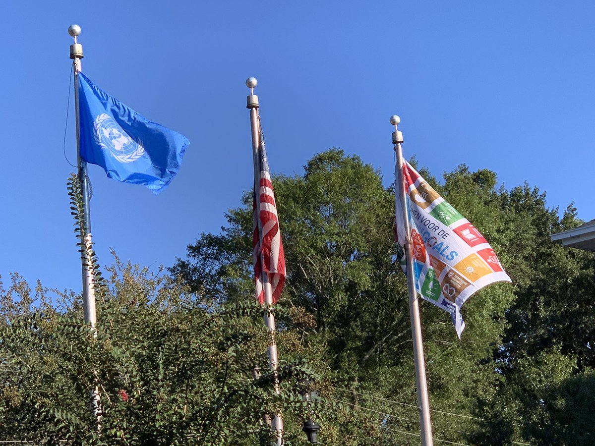 DerkHendriksen's tweet photo. It’s SDG Dag in NL. Dutch students at Atlanta International School raised the SDG and UN flags in proud support of creating a better world for all. #samenvoordeSDGs #togetherfortheSDGs @SDGNederland @GlobalCompactNL @VNGi @MinBZ @ArdvanderVorst @treasure8sf #aischool https://t.co/4sXJugORRX