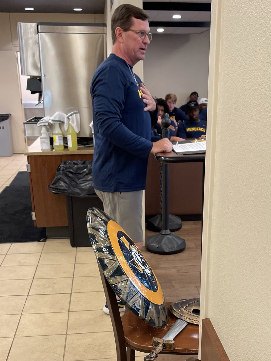 Bmayp's tweet photo. Great devotional from our leader on the Hill and Man of Valor, Dr Blackburn! #ProtectTheO #ProtectTheHill
#Henotace @ETBU_Football https://t.co/dQ052itU7E