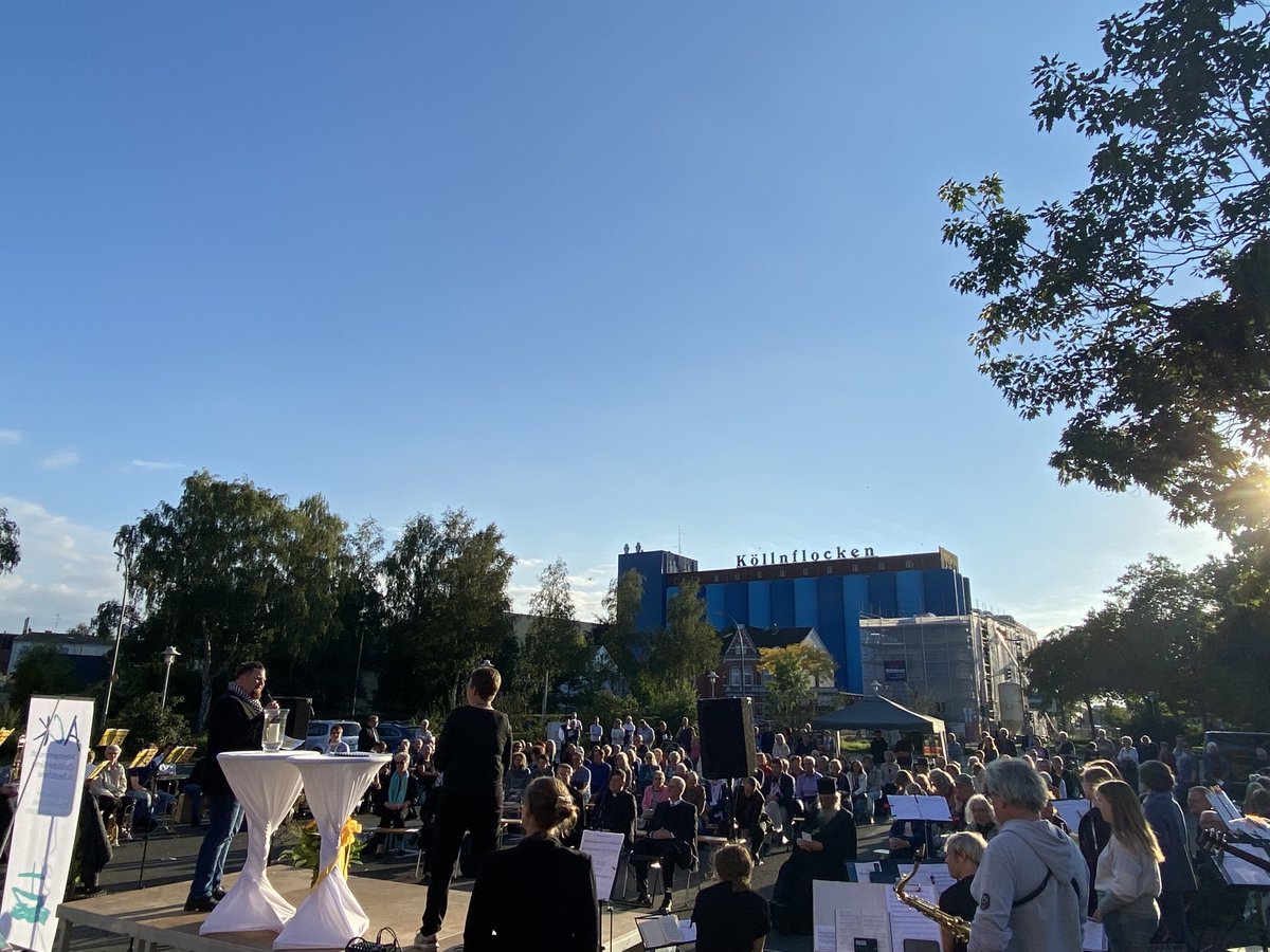 Kirchenkreis_RM's tweet photo. Jetzt auf dem #Buttermarkt in #Elmshorn Verleihung #Ökumenepreis 2021 zum Auftakt der Nacht der Kirchen https://t.co/0drgamrmZD