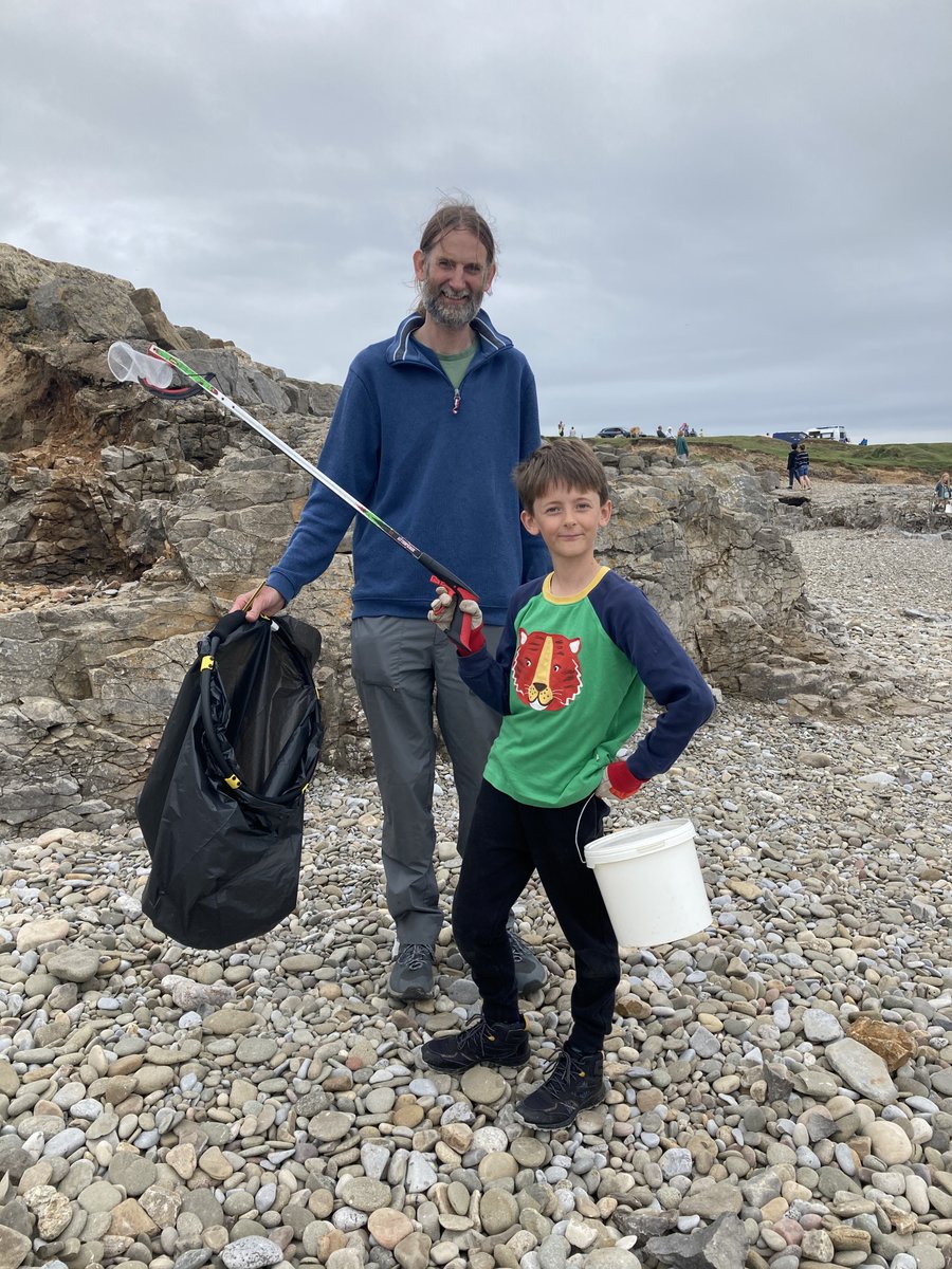 AmgueddfaCymru's tweet image. This week it is both the #GreatBigGreenWeek and the @mcsuk’s #GreatBritishBeachClean, so with our beach cleaning volunteers we are highlighting climate change and plastic pollution with some beach art

(Thread 1/6)

@TheCCoalition 🌍