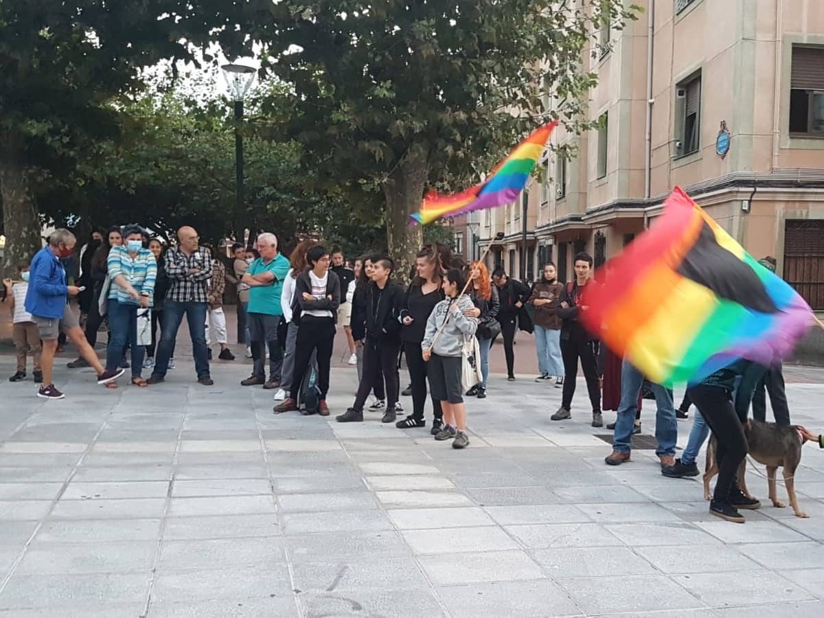 iris_proyecto's tweet photo. El 23 de septiembre nos juntamos en Bilbao y Barakaldo para denunciar el aumento de las agresiones que se están viendo en nuestras ciudades, pueblos y barrios, aunque siempre han sucedido en la sombra. 

No vamos a dar ni un paso atrás. ERASOEN AURREAN AUTODEFENTSA✊✊ https://t.co/5GwxLFOxWL