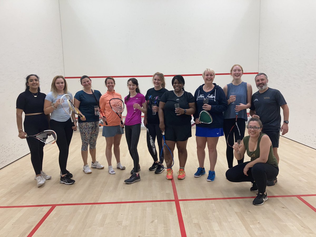 Fantastic to see lots of new faces with our members at the Ladies Gin and Prosecco night!! 🥂🍸#WomensSquashWeek @englandsr @NottsSquash @theparksquash @DunlopSquash @Dunlop_UK