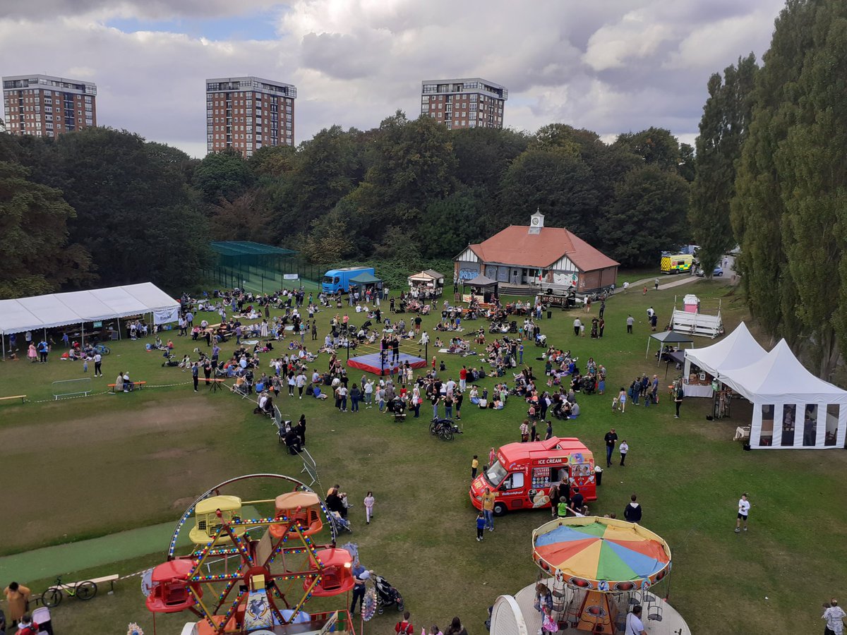 seftonparkcc's tweet photo. View from the top of the ferris wheel!
#familyfunday
#Smithdown
#Twohourstogo
#Andbacktomorrow https://t.co/mSKldGLk3S