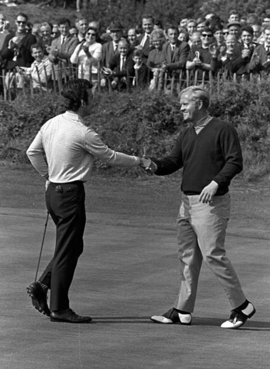 acaseofthegolf1's tweet photo. How it started.      Vs.   How’s it going https://t.co/MIxSz2wil7