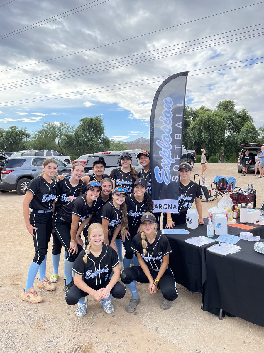 RogueFCKaye2526's tweet photo. @explosionaz Snack Shack open for business 🌭🧃🍭C’mon down n support your girls and catch some games @MtnSoftball happening now!!!💥💥💥 https://t.co/CfcI08oGeX