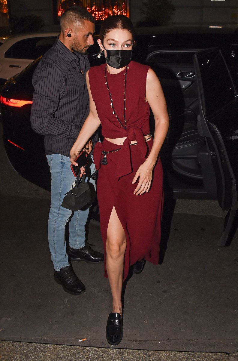 GHDMEDIA's tweet photo. September 24: Gigi Hadid arriving at a restaurant in Milan https://t.co/b5DzQCW8z6
