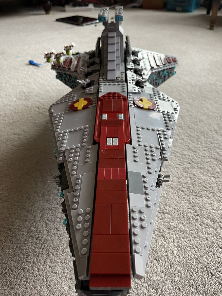 Balmeri's tweet photo. Well. That wasnβt an easy build. Donβt think Iβll want to move this at all - very fragile. But it looks fantastic.
#LegoWeekend https://t.co/NZyJZ9sXyI