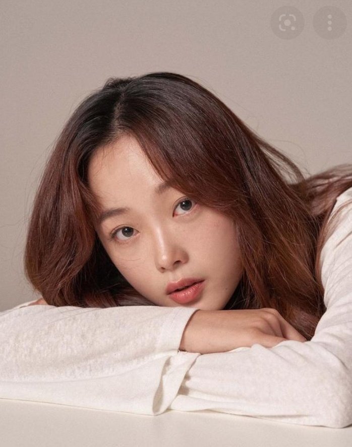 ANJtotheD's tweet photo. #LeeYooMi sya yung isa supporting actress sa #SquidGame. Hindi ko alam kung ako lang ba, pero unang kita ko talaga sa kanya ang nakita ko talaga si Sulli,  hawig nya talaga😭 https://t.co/3HmbUY0RUm