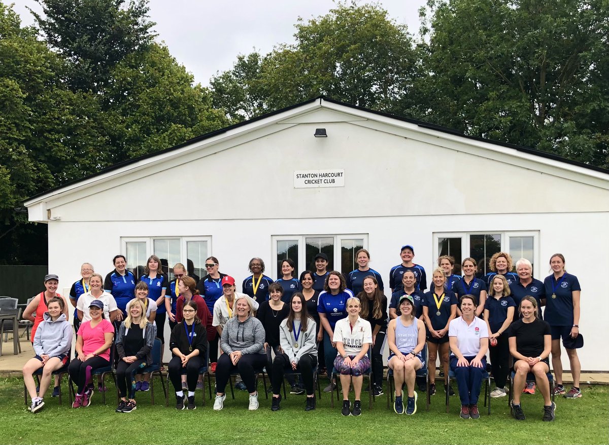 Really great tournament today <a href="/StantonHCC/">Stanton Harcourt CC</a> with friends from <a href="/OxenfordCC/">Oxenford CC</a> <a href="/FreelandCricket/">Freeland CC</a> <a href="/RealBanburyCC/">Banbury Cricket Club</a> <a href="/horspathcricket/">Horspath Cricket</a> <a href="/ThameCCwomen/">Thame Town CC Women</a> #womenscricket Wonderful way to end the summer. 😎