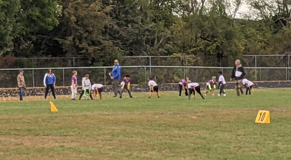 MrsKadrlik's tweet photo. Perfect fall morning activity? Cheering on the 3rd and 4th grade Bombers! 🏈♥️🖤 #learninginthe252 #cfelem #wegotthis https://t.co/VZXhpCLGue