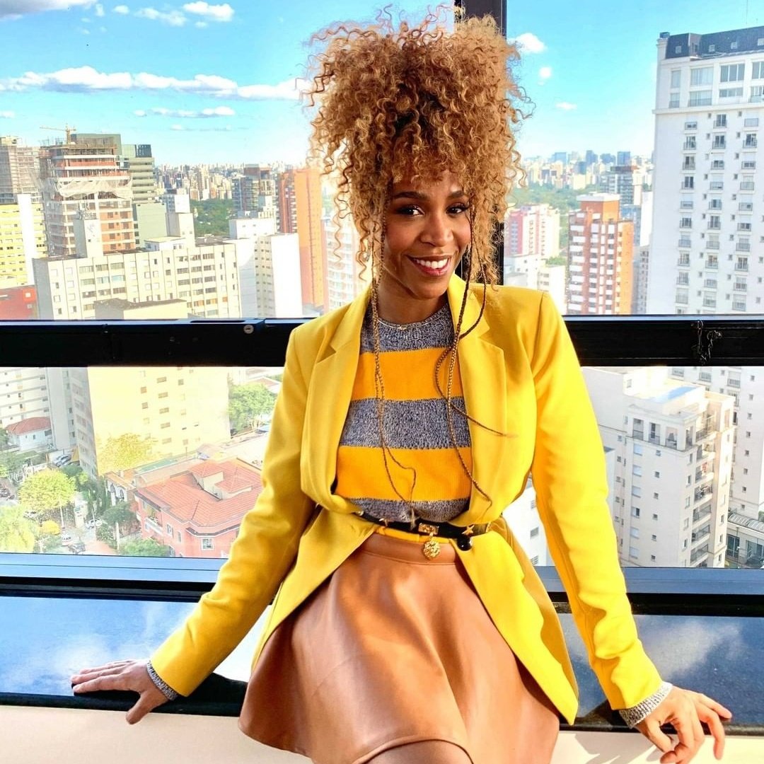 vinicomentx's tweet photo. de um lado temos karol conká, uma mulher que cometeu erros e foi eliminada com o máximo de rejeição no primeiro paredão que caiu. do outro, temos nego do borel que cometeu crimes, e na roça que foi, voltou com 47%. pelo visto vocês só sabem cancelar mulheres.

RECORD EXPULSÃO JÁ https://t.co/JI1u0ZhnKJ