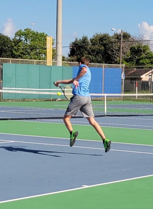 carroll_tennis's tweet photo. Today's top action shots against Vets #GoTigers #TigerTennis #ActionShotsSayItAll https://t.co/Umzbz9BrMj