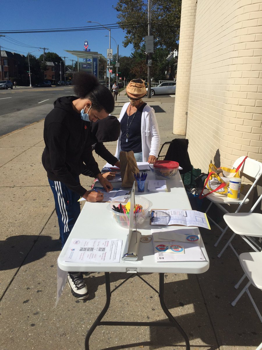 COJ_FH's tweet image. Getting #VoteReady with @coj_fh and @lwvnyc at @qplnyc Hollis branch!
