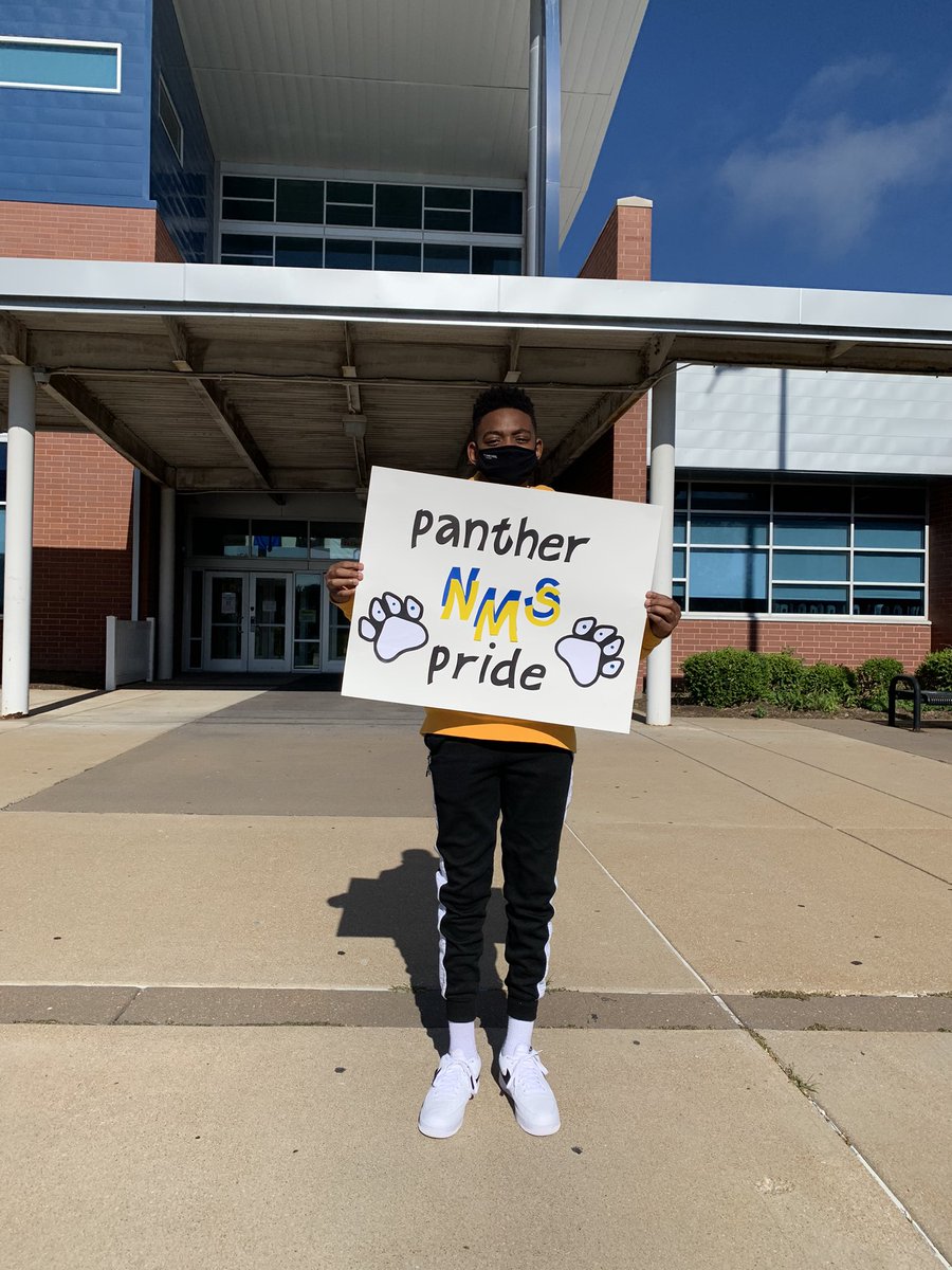 newHNMSPanthers's tweet photo. Great group of students giving part of their weekend to help their community at out uniform drive this morning! #PantherPride https://t.co/QcoMMgYjZM
