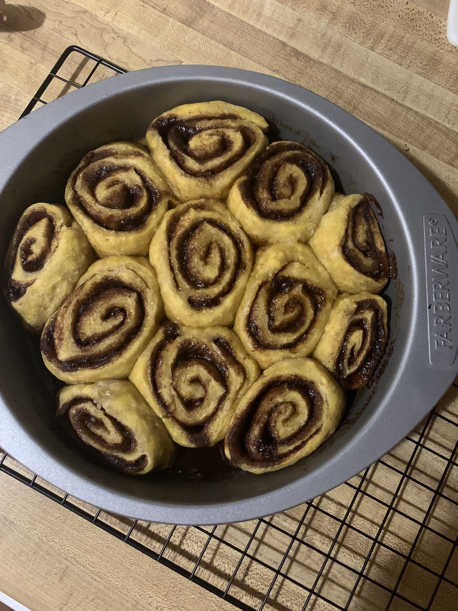 SydneyE_1014's tweet photo. @HouseBreakfast_ vegan pumpkin rolls and desk cat tax https://t.co/6O8dQ2VJtO