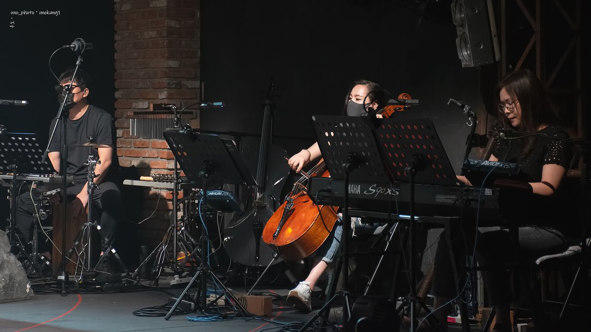 210922 오늘 처음 만드는 뮤지컬 낮공 오첨뮤 커튼콜 09
황성용 _ 퍼커셔니스트
정희진 _ 첼리스트
최수정 _ 음악감독