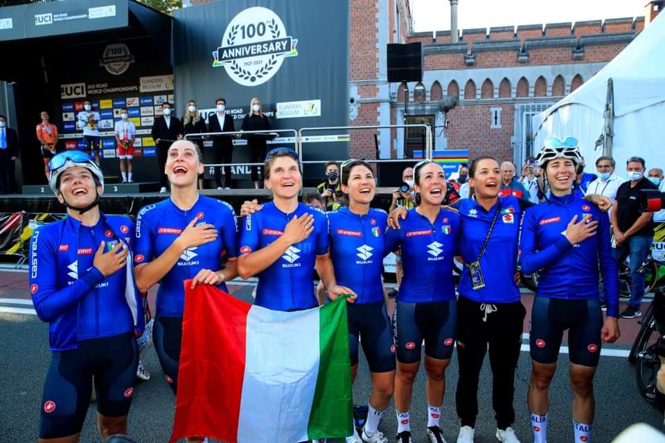 Federciclismo's tweet photo. Prova in linea femminile: Signore e signori, la nuova campionessa mondiale si chiama ELISA BALSAMO 🥇💙
Un dream team davvero pazzesco! #DAINOI

#nazionaleciclismo🇮🇹 #fci #uci #flanders2021 https://t.co/Y5VNuPmOvE