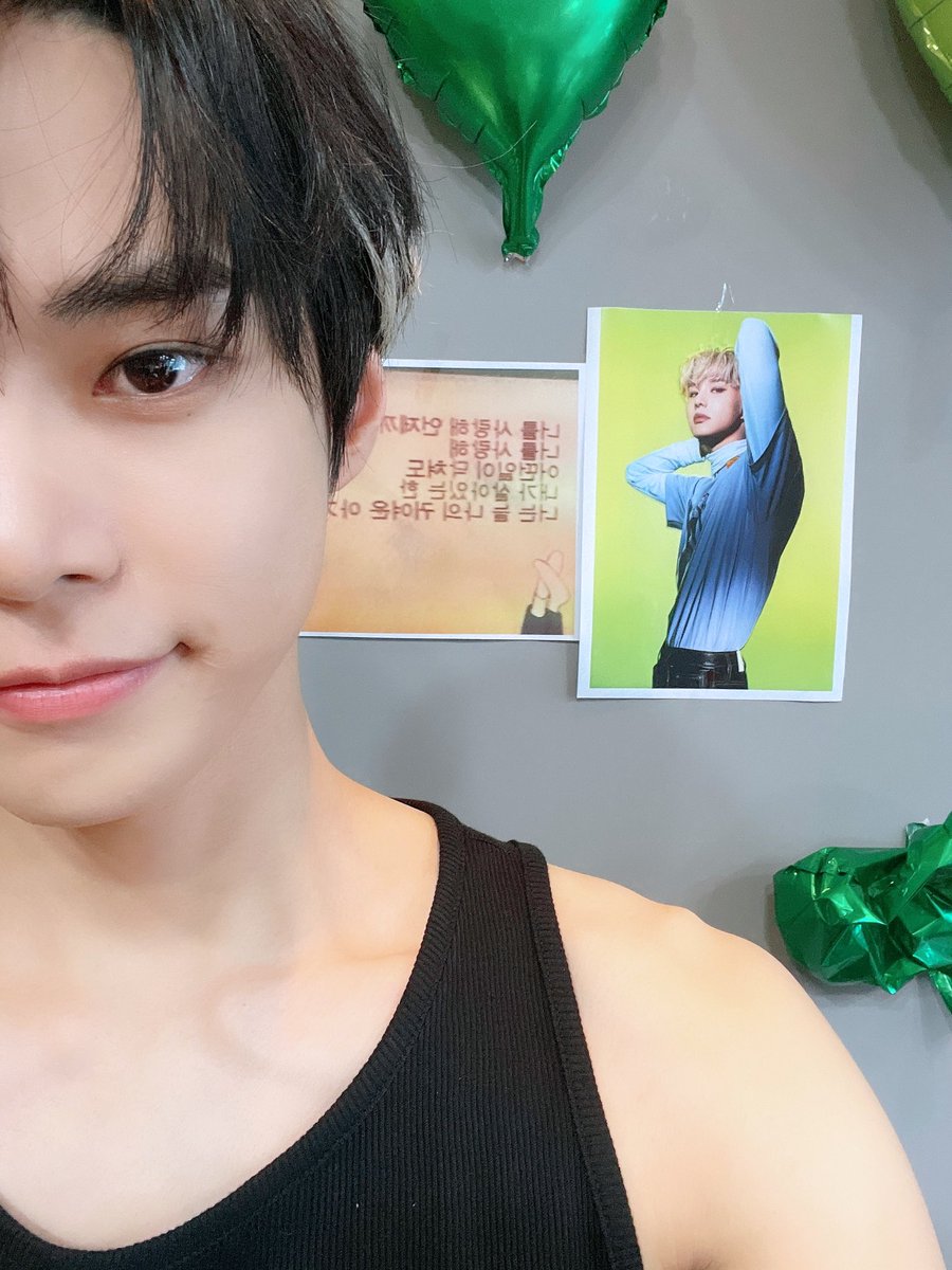 _KDyoung96's tweet image. เพราะชีจือนี่ ผมก็เลยกลายเป็นคนที่มีความสุขที่สุดในวันนี้ ㅎㅎ
ขอบคุณครับ ผมจะพยายามอย่างเต็มที่เพื่อตอบแทนความรักของทุกคนเลย @.@

#DOYOUNG #Sticker3rdWin
#NCT127 #Sticker 
#NCT127_Sticker 
#NCT_event