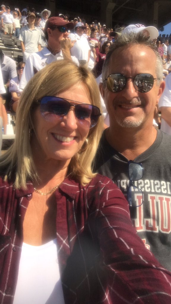 JameeFa71049473's tweet photo. Road trip! @dummermuth_john #HailState #cowbells #coldcoorslight #bestday https://t.co/kXBoddt3C3