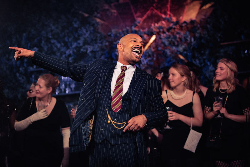 TheReviewsHub's tweet photo. #IMMERSIVE #REVIEW The Great Gatsby @ImmersiveGatsby  'A unique experience leaving you in awe of the cast’s talent and the vitalising power of the sequin'  ⭐️⭐️⭐️⭐️ https://t.co/qwZxHJKTKq #London https://t.co/3Rbd38YYWe