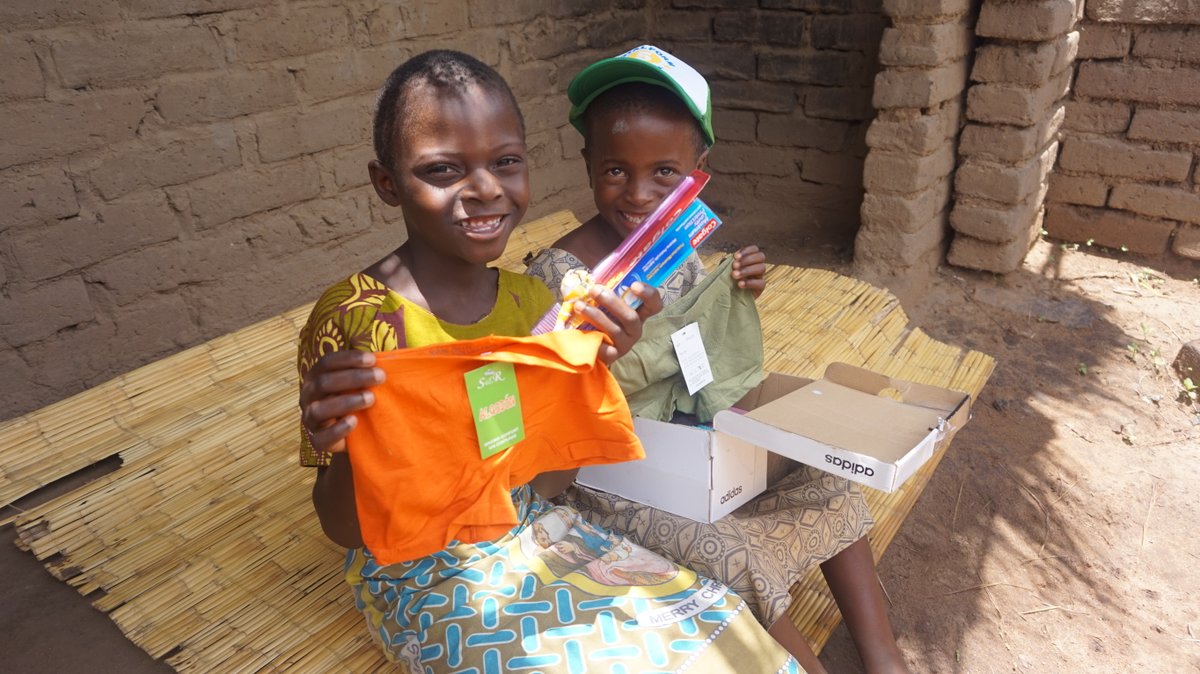 TeamHopeIreland's tweet photo. SMILES!
Help us to make more children smile this Christmas by putting together a Christmas Shoebox!
Details at https://t.co/N7AgltzwNk
#ChristmasShoeboxAppeal #makeachildsmile #Everyboxcounts https://t.co/MUV1kf4gWw
