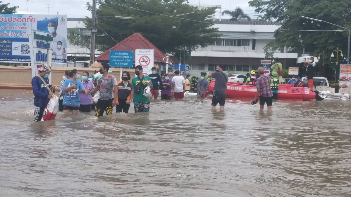 สุโขทัย ลพบุรี โคราช พิษณุโลก พิจิตร ชัยภูมิ อยุธยา ชัยนาท นครสวรรค์ สิงห์บุรี ขอนแก่น ลำปาง ลำพูน อุบลราชธานี จังหวัดที่ว่ามานี้น้ำท่วมหมดแล้วนะ รอบนี้น้ำเยอะกว่าปี 54 แน่นอนดูจากรายงานสถานการณ์น้ำของกรมอุตุกับกรมชลประทาน ควรแจ้งเตือนจังหวัดท้ายน้ำได้แล้ว!!! ⚠️⚠️⚠️ #น้ําท่วม