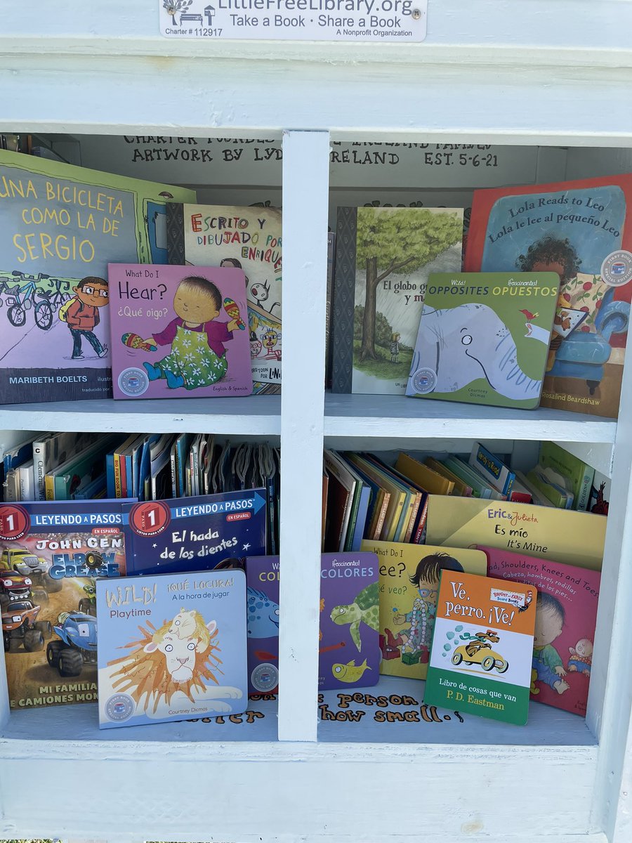Ceimusic's tweet photo. @NISDFranklinLib @NISDFranklinES  book nook got more new books, courtesy of a grant, to celebrate National Hispanic Heritage Month! https://t.co/hxOHsjUJHo