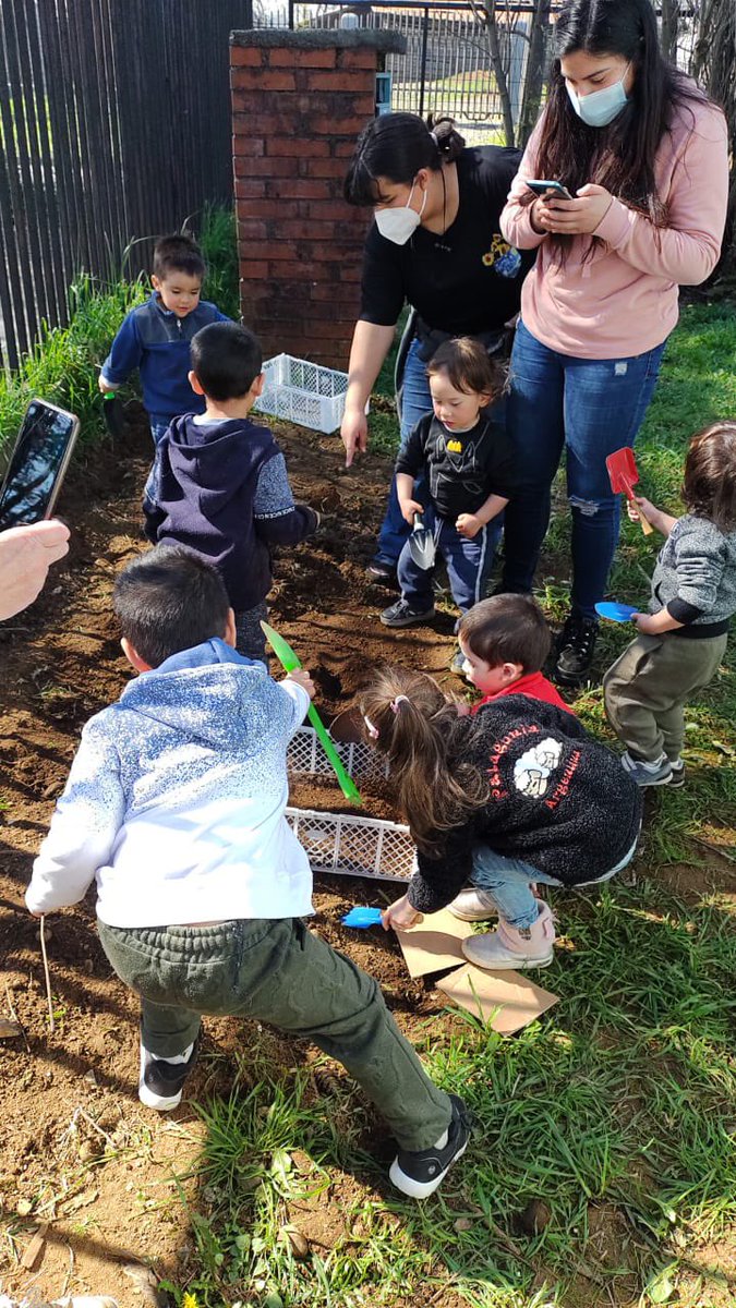 itsnow_org's tweet image. Ciudadanos sumaron plantación de árboles nativos y huertos comunitarios en espacios públicos a la Huelga Global por El Clima. Símbolos de resistencia y acción para exigir accion a gobiernos y autoridades del mundo

#ClimateStrike 
#UprootTheSystem 
#DesenraizaElSistema
#Itsnow